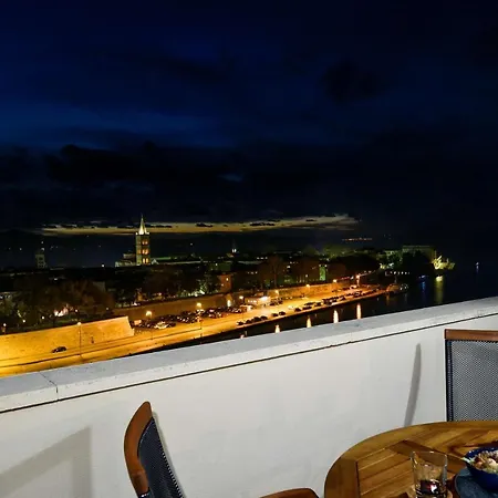 Penthouse Dolcevita アパート