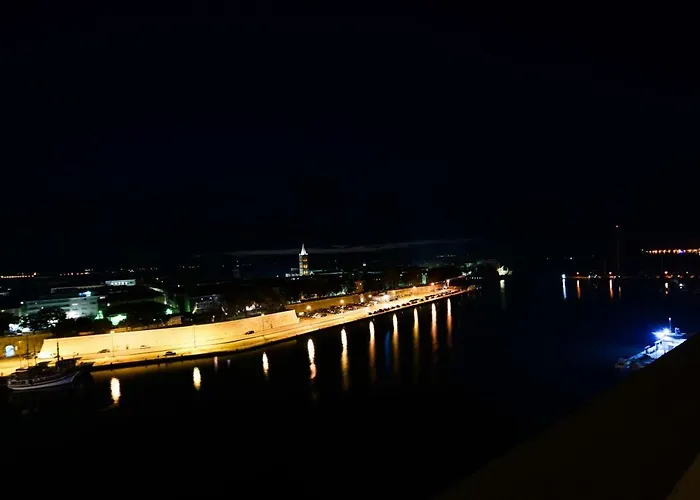 公寓 Penthouse Dolcevita 扎达尔