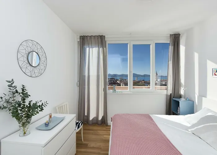 公寓 Penthouse Dolcevita 扎达尔